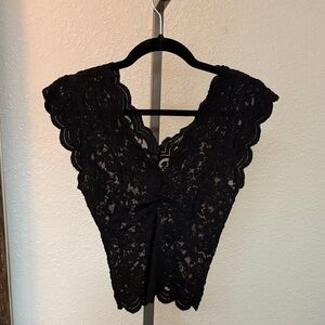 Black Lace Scalloped V-neck Tank Top
